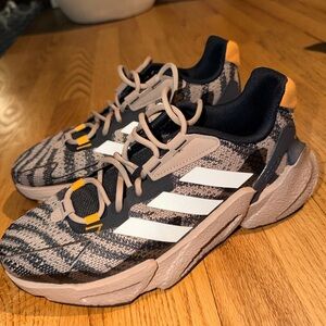 Adidas men’s ' Black and Tan Sneakers